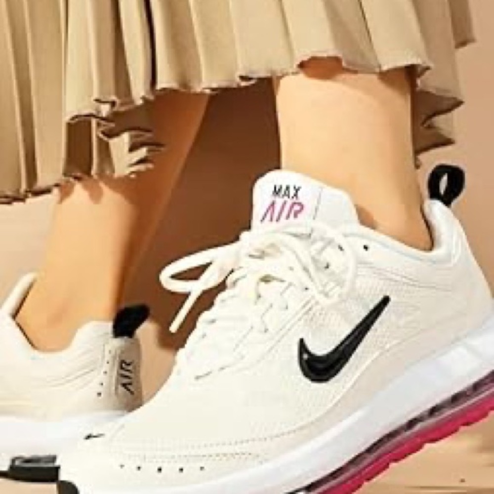 Nike Women’s Air Max AP